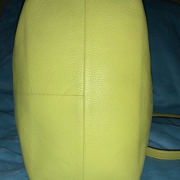 ♠️kate spade Large Pebbled Leather Crossbody Bucket bag.♠️ - Picture 5 of 8